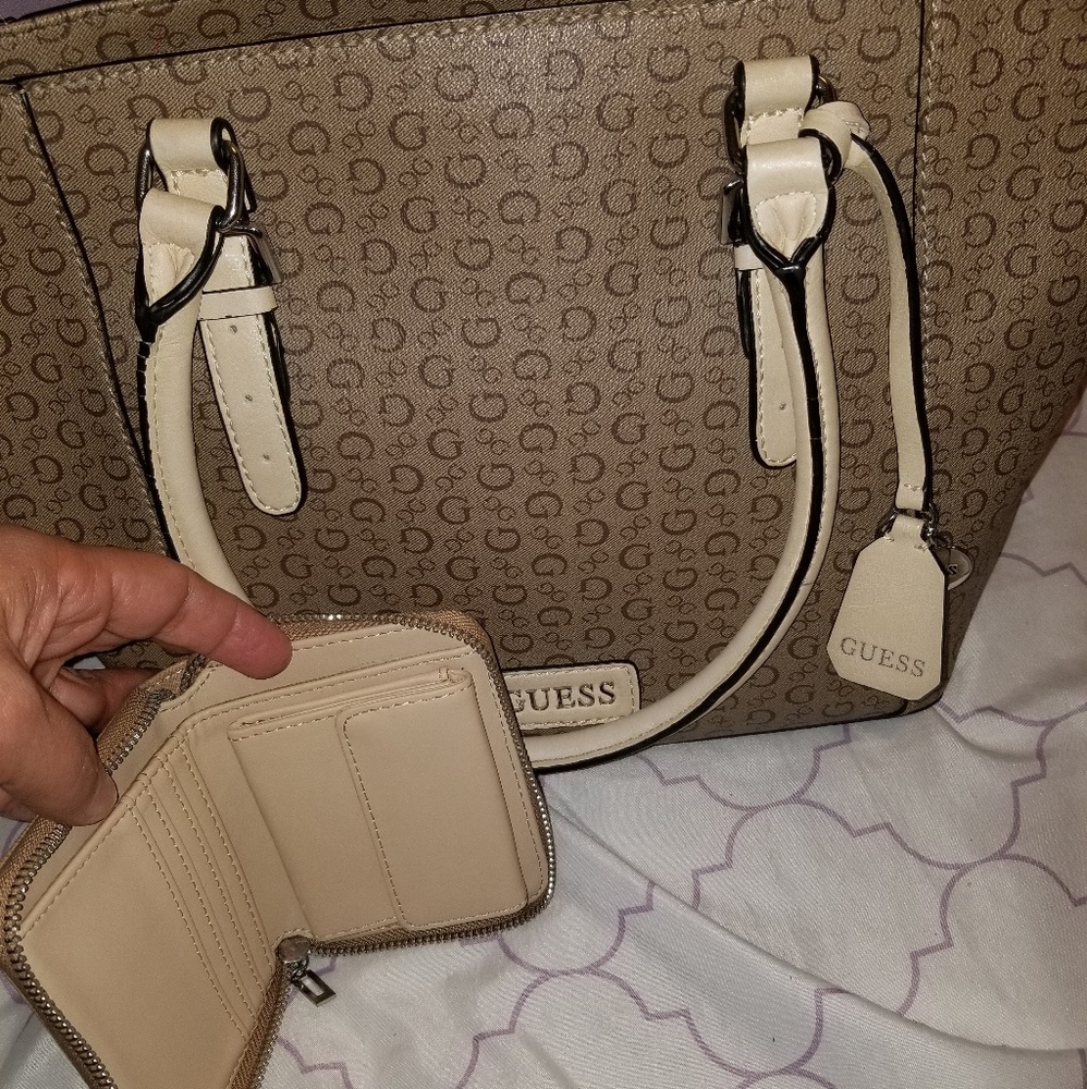 Guess purse with matching wallet